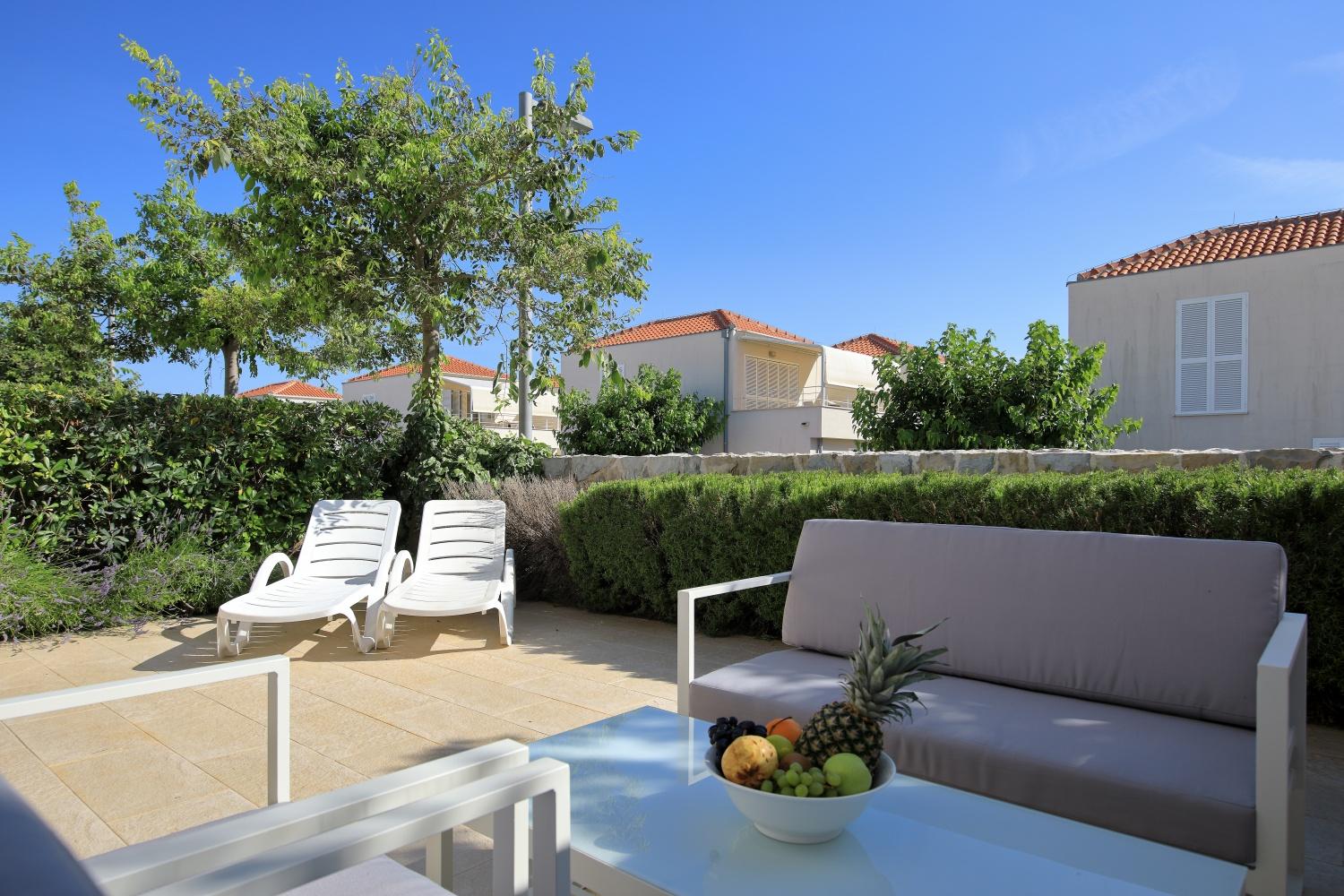 Sunnyside Apartments Resort Petrcane Eksteriør bilde