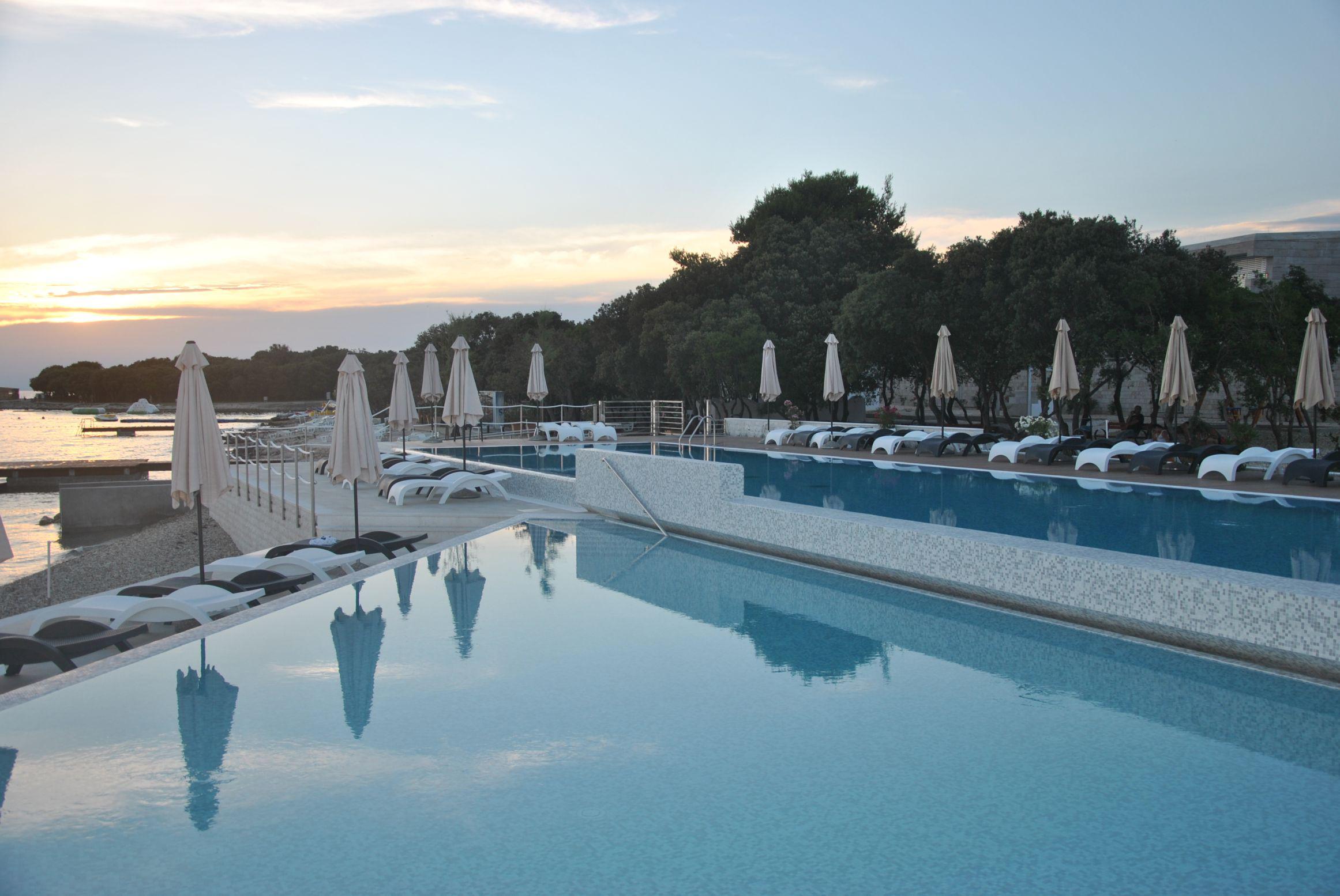 Sunnyside Apartments Resort Petrcane Eksteriør bilde